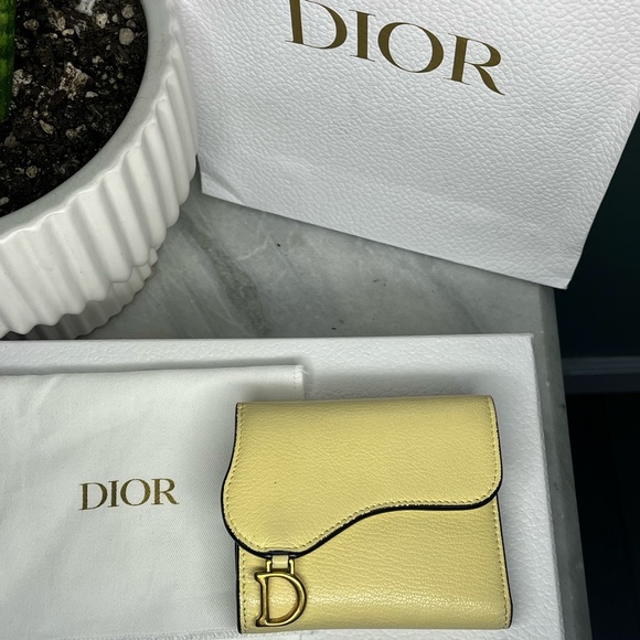 🌟UNIQUE Authentic CHRISTIAN DIOR pastel yellow saddle wallet🌟 - Picture 3 of 5